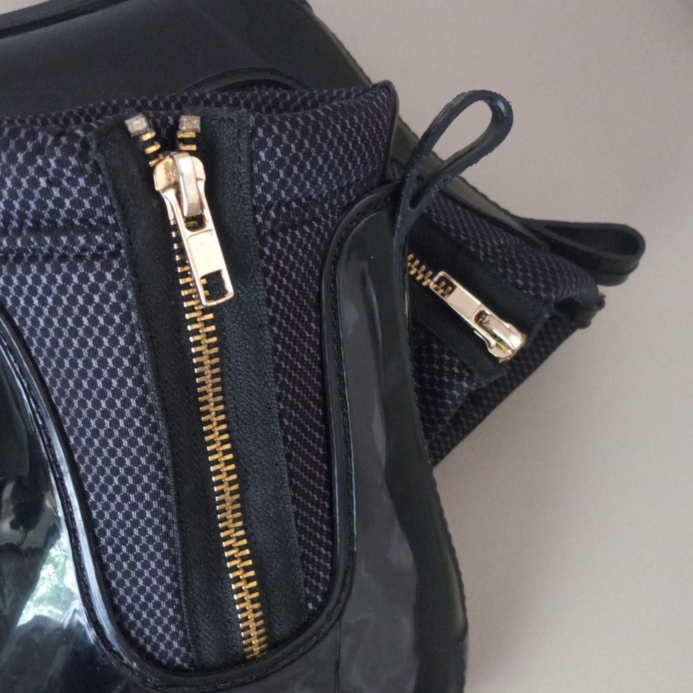 Nine West Cooscoos Black Ankle Rain Booties with Gold Side Zip Sz 9 - Picture 5 of 15